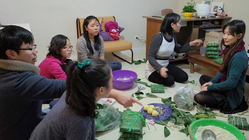 Du học sinh Việt Nam ở các nước tổ chức nhiều hoạt động vui chơi đón tết Giáp Ngọ - ảnh 2